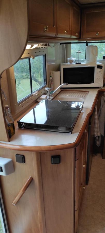 Charmant Camping-Car A La Campagne Labessiere-Candeil 外观 照片