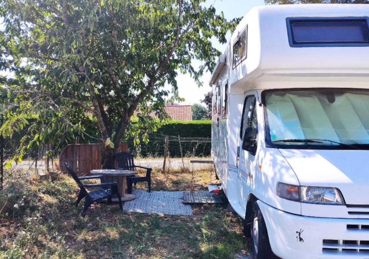 Charmant Camping-Car A La Campagne Labessiere-Candeil 外观 照片